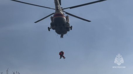 Спасатели провели тренировку по десантным спускам на Камчатке 4