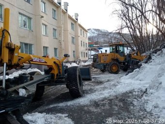Продолжается вывоз снега с улиц Петропавловска-Камчатского 7