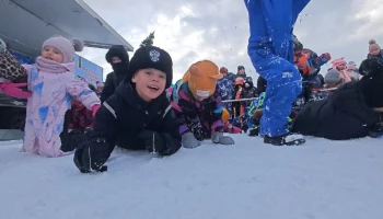 Торжественное открытие новой новогодней площадки с катком состоялось в городе Елизово на Камчатке