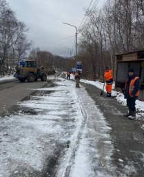 Работы по зимней уборке городской территории продолжаются в Петропавловске-Камчатском 2