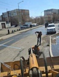 Уборка мусора, песчаных наносов и сломанных веток осуществляется на улицах Петропавловска-Камчатского 0