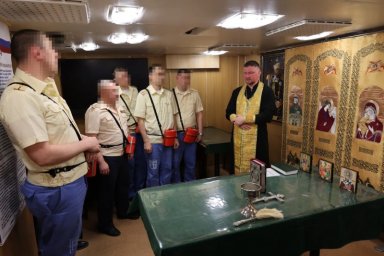 Богослужение на атомной подлодке на глубине 175 метров провел священник на Камчатке 0