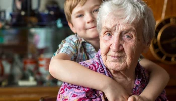 За правнуков пенсионеры Камчатки будут получать доплату, если они на их иждивении