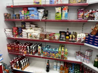 Судно с продовольствием ждет погодного окна для отправки грузов в Никольское на Камчатке 1