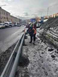 Не прекращается вывоз снежных масс с городских территорий в Петропавловске-Камчатском 4