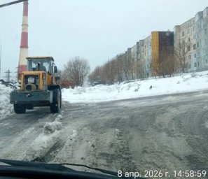 Продолжают ликвидировать наледь и вывозить снежные массы дорожные службы Петропавловска-Камчатского 5