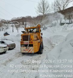 Работы по зимнему содержанию улично-дорожной сети продолжались сегодня в Петропавловске-Камчатском 2