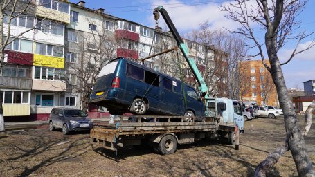 Автохлам вывозят с улиц Петропавловска-Камчатского 1