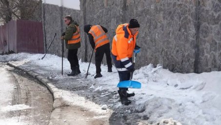 Основной задачей дорожников остаётся уборка песка и мусора в Петропавловске-Камчатском 2