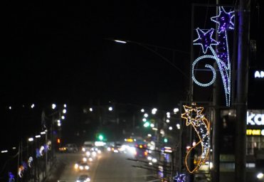 К новогодним праздникам украшают столицу Камчатки 5