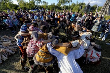 Победителей танцевального марафона в рамках ительменского праздника «Алхалалалай» наградили на Камчатке 0