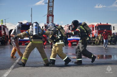 Пожарные Камчатки отметили 375-летний юбилей большим шоу 36