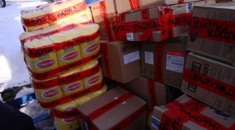 Погрузка продовольствия на судно «Василий Завойко» идет в Петропавловске-Камчатском 6