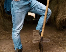 Мужчине, напавшему с вилами на жену, отказали в условно-досрочном освобождении на Камчатке