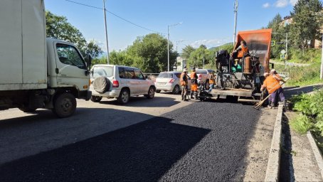 Работы по ямочному ремонту улично-дорожной сети продолжаются в Петропавловске-Камчатском 1