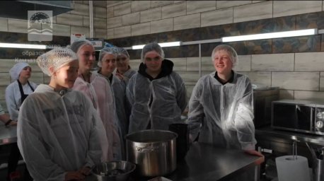 Приготовление блюд из камчатской рыбы освоили учащиеся из села Кавалерское на Камчатке 3