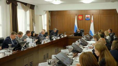 Помощник Президента РФ Максим Орешкин провел совещание на Камчатке 0