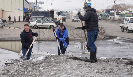 Андрей Воровский присоединился к субботнику в Перопавловске-Камчатском 0