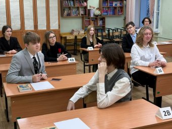 Более 1 600 одиннадцатиклассников написали итоговое сочинение для допуска к ЕГЭ на Камчатке 1