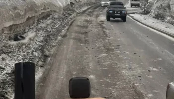 Продолжают борьбу со снегом и льдом коммунальные службы Петропавловска-Камчатского