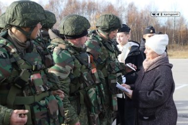 На Камчатке мобилизованных для участия в СВО торжественно проводили к месту службу 15