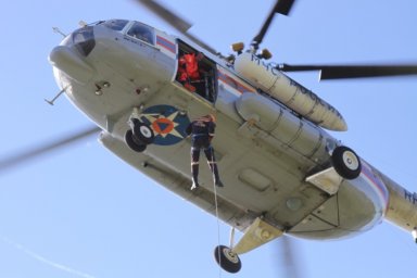 На Камчатке прошли совместные десантные спуски спасателей 7