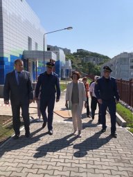 На Камчатке руководство прокуратуры проверило ход строительства детского сада в Вилючинске 0