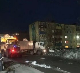 Подрядные организации очищают улицы Петропавловска-Камчатского 8