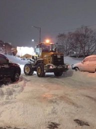 Комплексную расчистку на основных магистралях и внутренних проездах продолжают вести городские службы Петропавловска-Камчатского 5