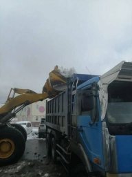 Дорожные службы продолжают работать без остановки в столице Камчатки 10