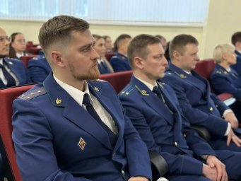 Губернатор отметил заслуги сотрудников и ветеранов органов прокуратуры Камчатского края 7