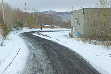 Дорожные службы и подрядчики устраняют последствия циклона на дорогах столицы Камчатки 13