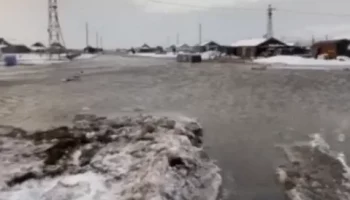 Тяжёлая обстановка после шторма, вызвавшего подтопление жилых домов, наблюдается в селе Ивашка на Камчатке Тяжёлая обстановка после шторма, вызвавшего подтопление жилых домов, наблюдается в селе Ивашка на Камчатке