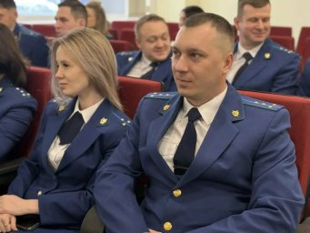 Губернатор отметил заслуги сотрудников и ветеранов органов прокуратуры Камчатского края 8