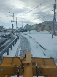 Удалением снежных масс с внутридворовых проездов и тротуаров занимаются службы в Петропавловске-Камчатском 4