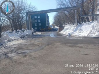 Дорожные службы занимаются уборкой песка вдоль проезжих частей в Петропавловске-Камчатском 5