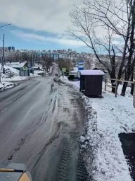 Удалением снежных масс с внутридворовых проездов и тротуаров занимаются службы в Петропавловске-Камчатском 3