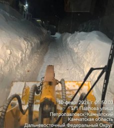Чиститься от снега продолжает Петропавловск-Камчатский 5