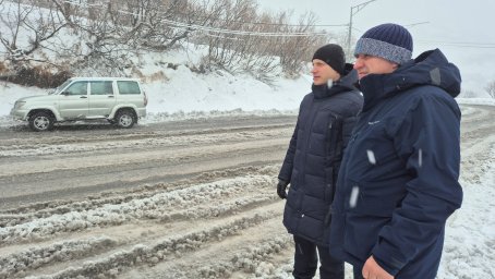 Дорожные службы в ночную смену продолжат работу по ликвидации последствий циклона в Петропавловске-Камчатском 4