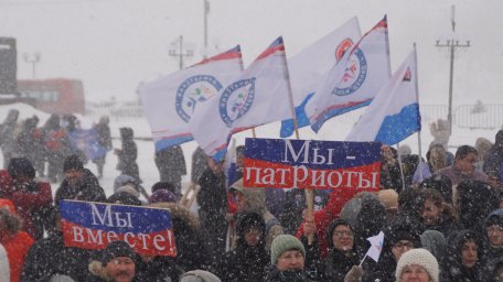 Непогода не помешала провести праздничный митинг в честь 10-летия воссоединения Крыма с Россией 4