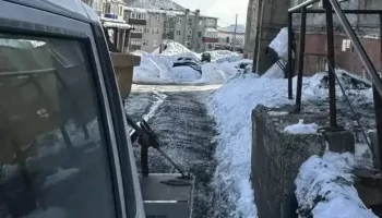 Расчистка и профилактическая обработка дорог проводится в Петропавловске-Камчатском