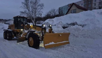 Масштабные работы по расчистке и вывозу снега осуществлялись ночью в Петропавловске-Камчатском Масштабные работы по расчистке и вывозу снега осуществлялись ночью в Петропавловске-Камчатском
