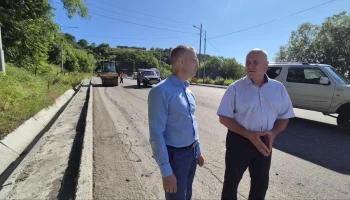 Работы по ямочному ремонту улично-дорожной сети продолжаются в Петропавловске-Камчатском