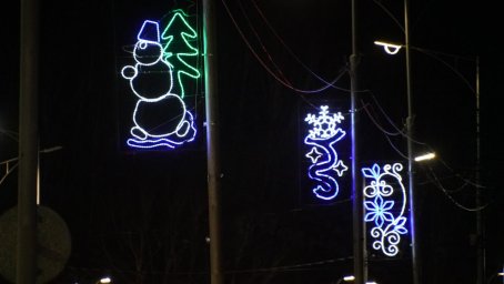 К новогодним праздникам украшают столицу Камчатки 3