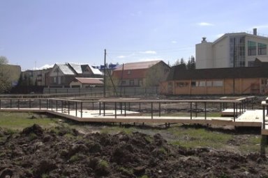 Благоустройство набережной Авачи в Елизове на Камчатке усложнил циклон 2