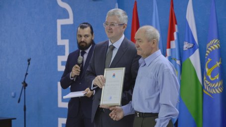 Наградами отметил специалистов за слаженные действия в период сейсмической активности губернатор Камчатки 0