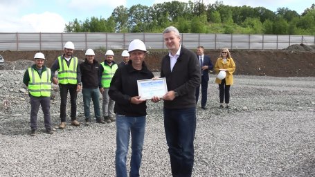 Губернатор Камчатки поздравил строителей новой краевой больницы в преддверии профессионального праздника 2