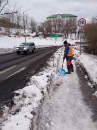 Работы по зимней уборке городской территории продолжаются в Петропавловске-Камчатском 0