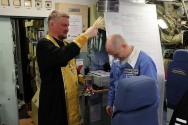 Богослужение на атомной подлодке на глубине 175 метров провел священник на Камчатке 3