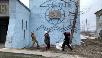 Красная икра помогла реставрировать историческое панно в Паратунке на Камчатке